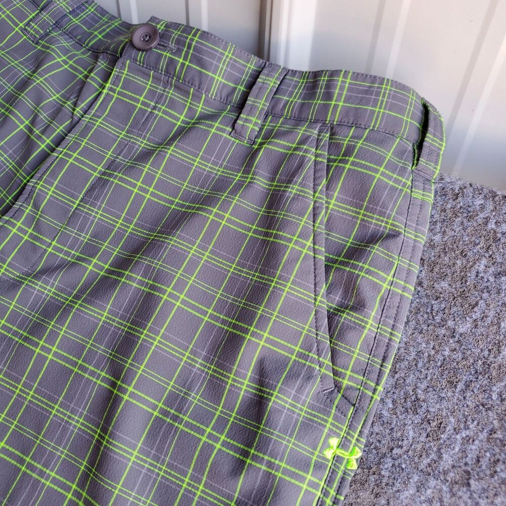 Under Armour Men’s 34 Gray Green Plaid Flat Front Chino Shorts Golf Stretch